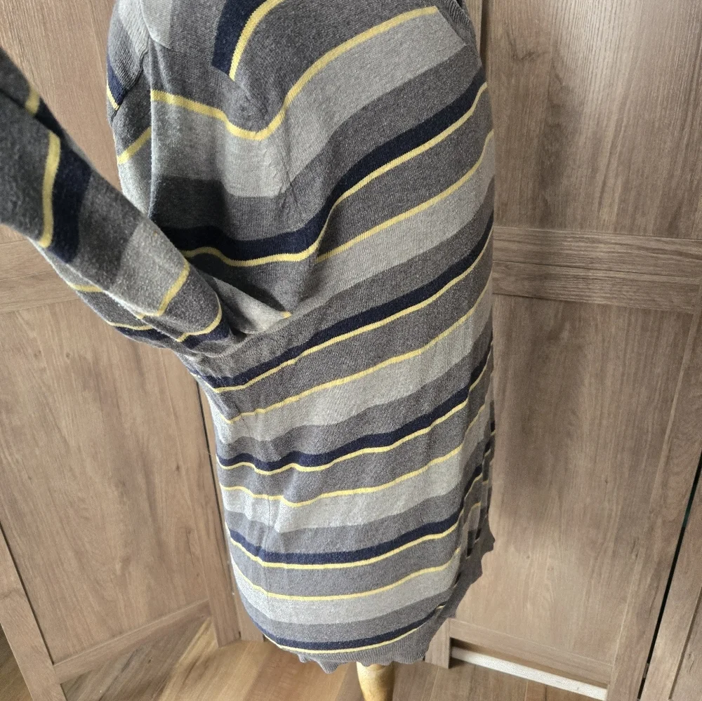 Banana Republic chest 20